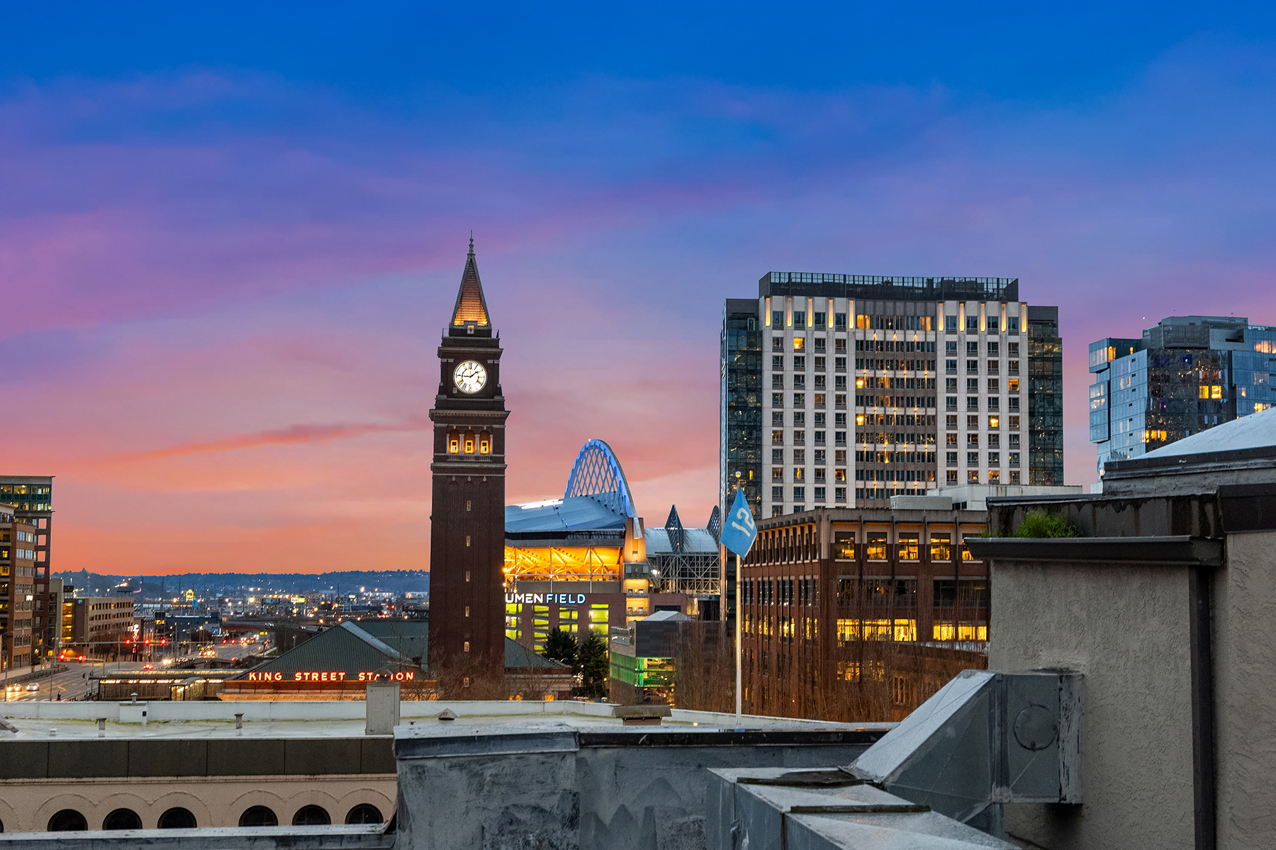 Nearby galleries and cafes